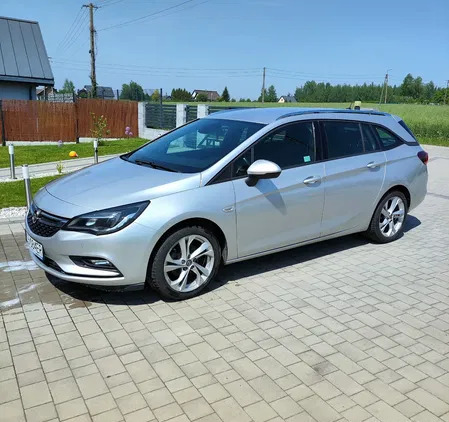 biała Opel Astra cena 47000 przebieg: 162900, rok produkcji 2019 z Biała